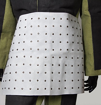 Reinforced apron made of split leather